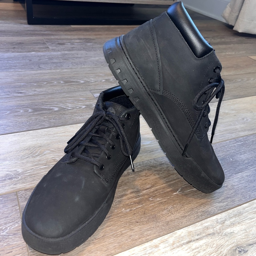 Timberland Black Boots Modern High-Top Style